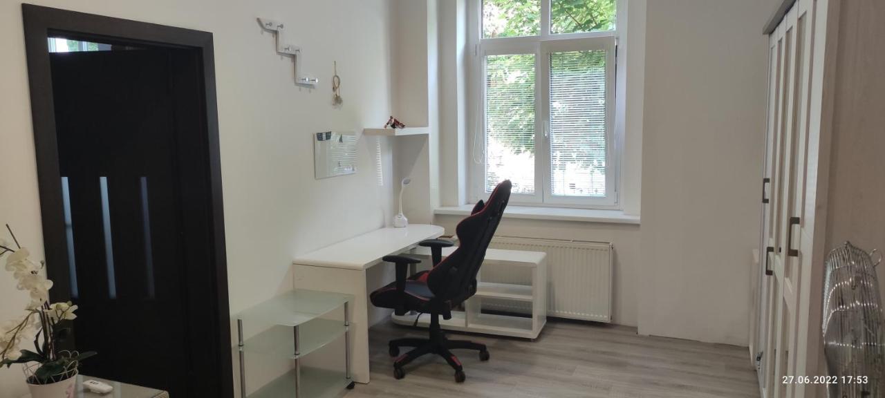 Apartman Karlovy Vary Leilighet Eksteriør bilde
