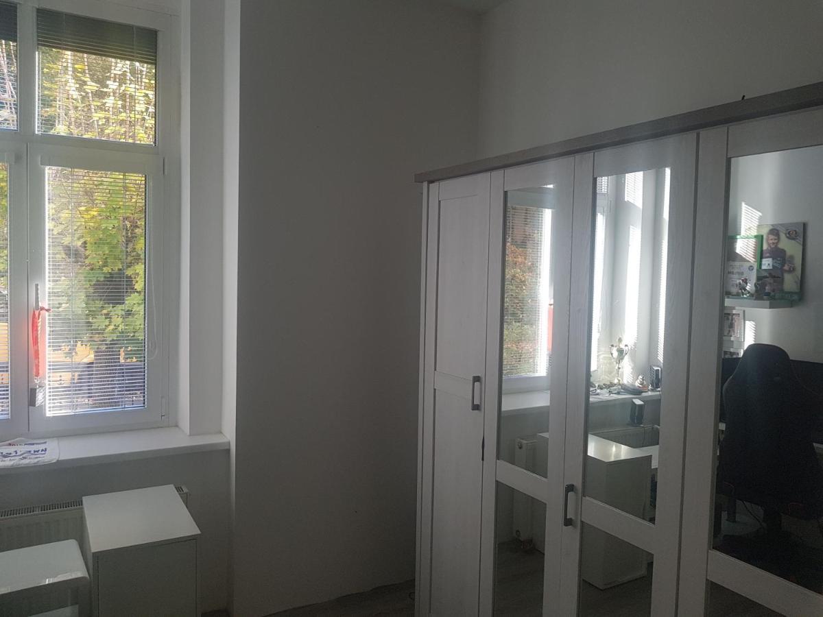 Apartman Karlovy Vary Leilighet Eksteriør bilde