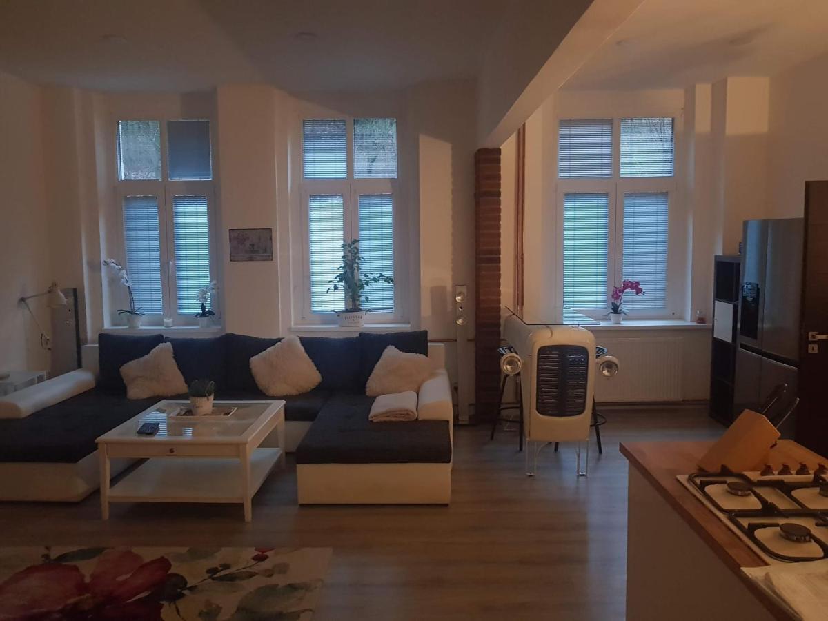 Apartman Karlovy Vary Leilighet Eksteriør bilde